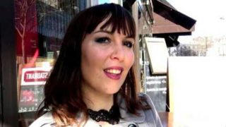 Jacquieetmicheltv – Angélique, 27ans, libraire, vient avec une copine !