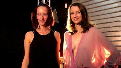 Jacquieetmicheltv – Pauline, 28ans, batifole avec Morgane, 27ans
