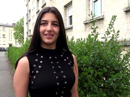 Anna, 18ans, gang-bang et double pénétration dans la cité !