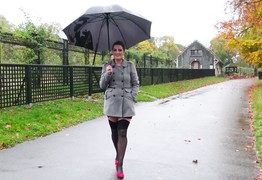 jacquieetmicheltv – The new life of Julie, 25 years old!
