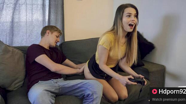 True Amateurs – Jamie Young – Cute Gamer Girl Gets Creampied By Her Boyfriend