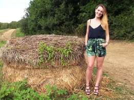jacquieetmicheltv – Mélanie’s country and naughty ride, 28 years old!
