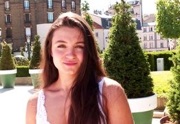 jacquieetmicheltv – Claire, 22, the shock encounter with Elena, 27!