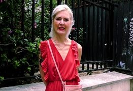 jacquieetmicheltv – At 40, Sophie bites two guys for the first time!