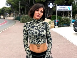 jacquieetmicheltv – Alya, 25, veterinary assistant in Marignane (13)!