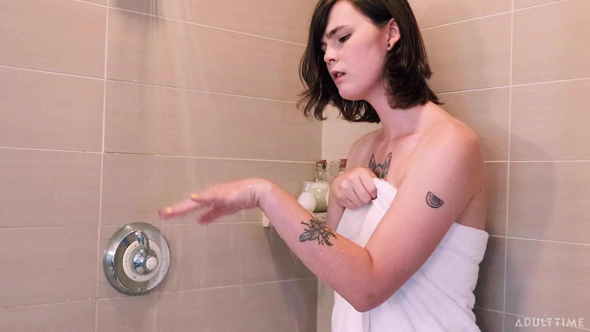 Shower Solos – Shower With Lain Arbor