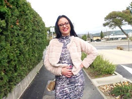 jacquieetmicheltv – Angelina, 27, manager of a brewery!
