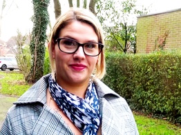 jacquieetmicheltv – Mélinda, 24 years old, pharmacist!
