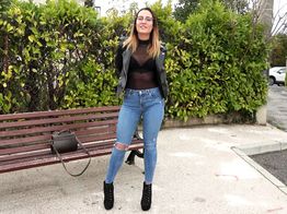jacquieetmicheltv – Pam, 25, sports coach in Manosque!