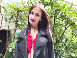 jacquieetmicheltv – Jessika, 26 years old, takes care of all her desires …