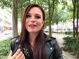 jacquieetmicheltv – Clémence knew she was knocking on the right door …