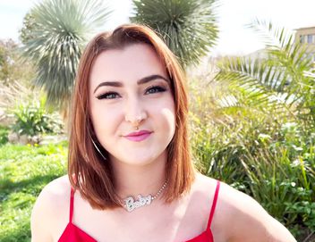 jacquieetmicheltv – Tracy, 19, was in a hurry to come back!