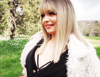 jacquieetmicheltv – Vika, 28, executive assistant in Aix-en-Provence!