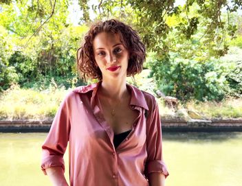 jacquieetmicheltv – Stella is surprised!
