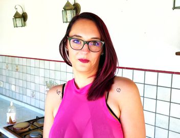 jacquieetmicheltv – Léa, 27, wants to make the pleasure last!