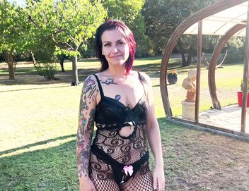 jacquieetmicheltv – Vick, 25, goes to the main course!