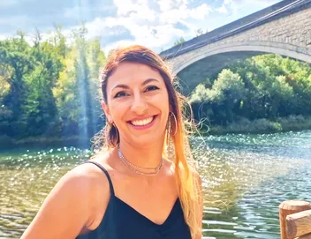 jacquieetmicheltv – Stella, 29, nurse in Aix-en-Provence!