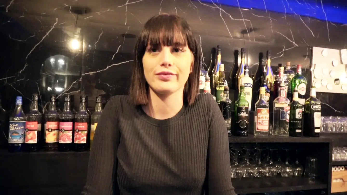 jacquieetmicheltv – Alyson, 19, waitress at Nippon in Aubagne!