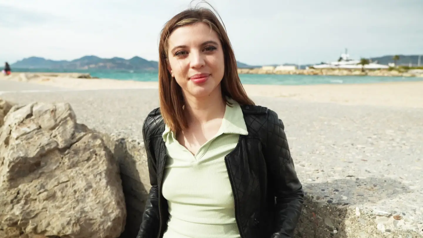 jacquieetmicheltv – Martina, 27, wants two guys for her ass!