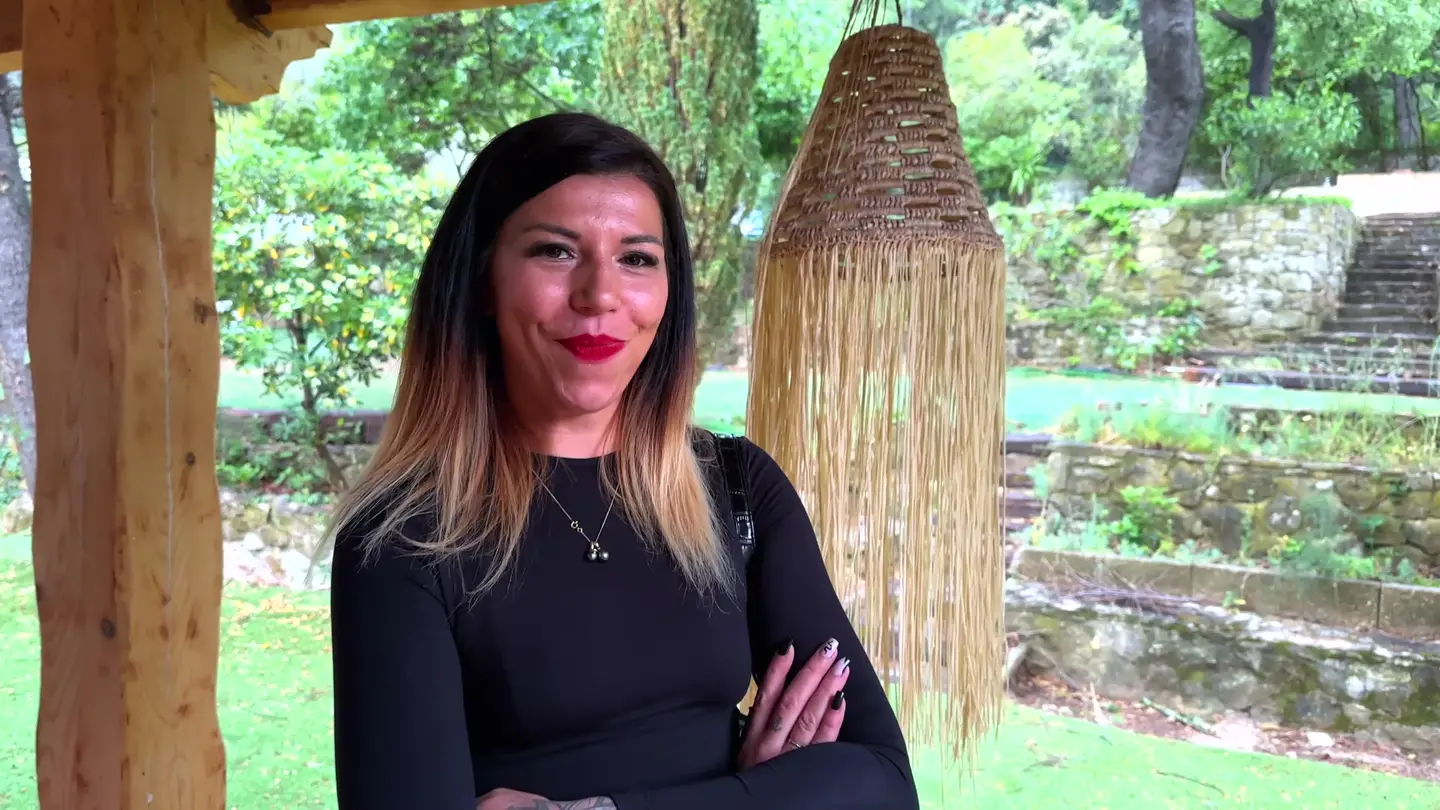 jacquieetmicheltv – Gwen, 27, manager in Lyon!
