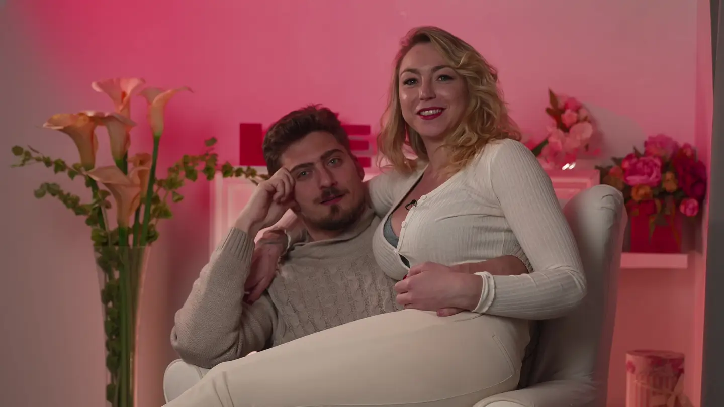 jacquieetmicheltv – Rose and Elisa impale themselves on several cocks in very hard sex!