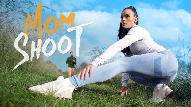 MomShoot – Lexi Dona – Pulling More Than Hamstrings