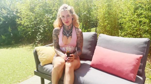 jacquieetmicheltv – Pandora – 28 years old, adopted by Marseille!