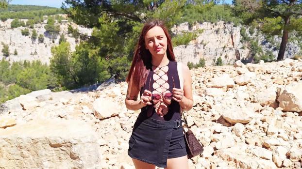 jacquieetmicheltv – Sopixel, 22 years old, owner of a beauty salon in Ajaccio!