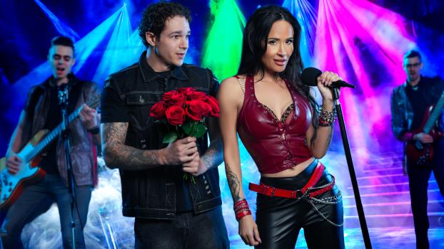 GotMylf – Izi Blu – Rockstar Milf Takes Roadie on an Exclusive VIP Tour