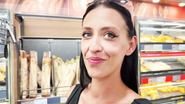 jacquieetmicheltv – Louna, 28, goes shopping… and buys two stallions!